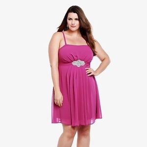 🆕 Torrid berry fuchsia chiffon tube dress size 14